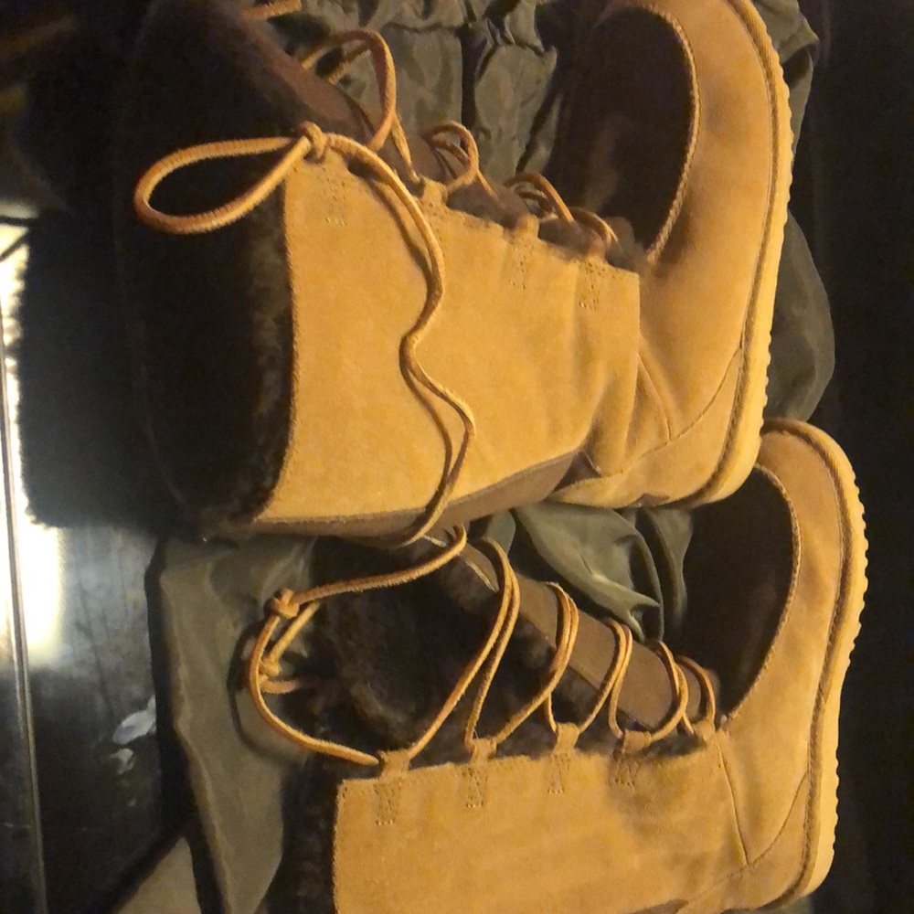 Uggs - Picture 3 of 4
